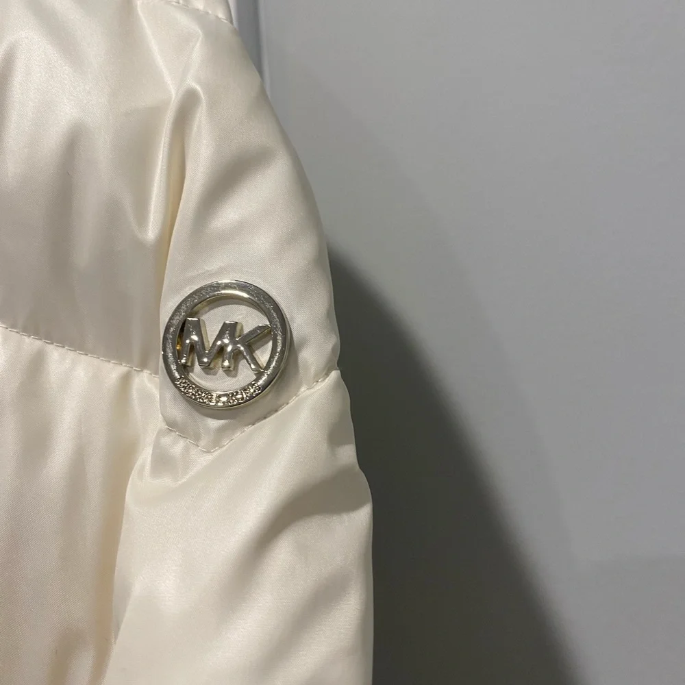Michael Kors White Cream Mid Size Puffer Jacket With Faux Fur Hood - Picture 5 of 11
